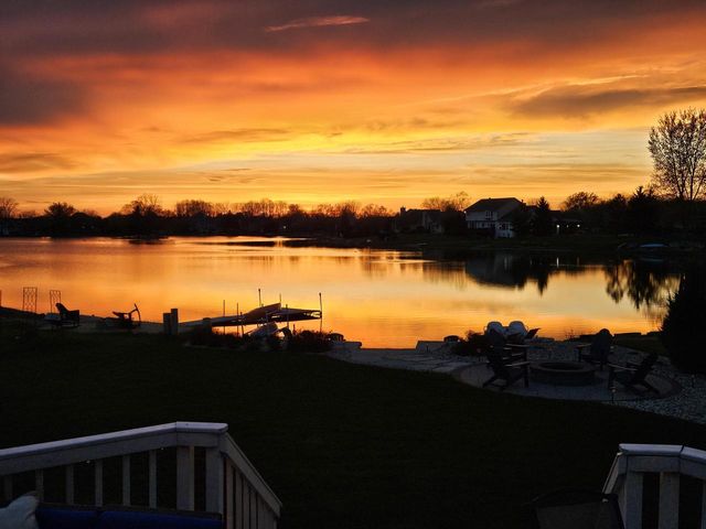 10473 S George DRIVE, Oak Creek, WI 53154