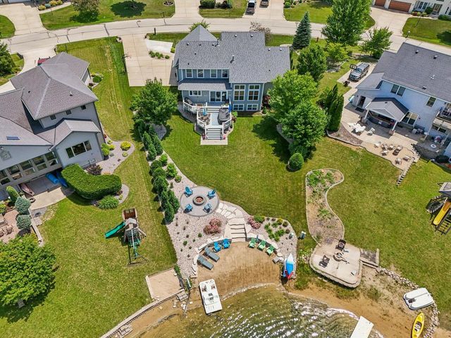 10473 S George DRIVE, Oak Creek, WI 53154