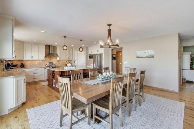 10473 S George DRIVE, Oak Creek, WI 53154