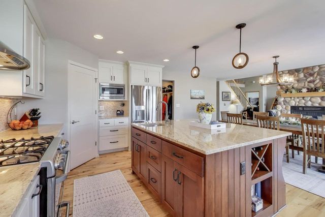 10473 S George DRIVE, Oak Creek, WI 53154