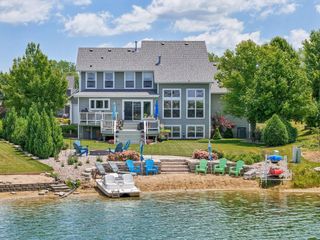 10473 S George DRIVE, Oak Creek, WI 53154