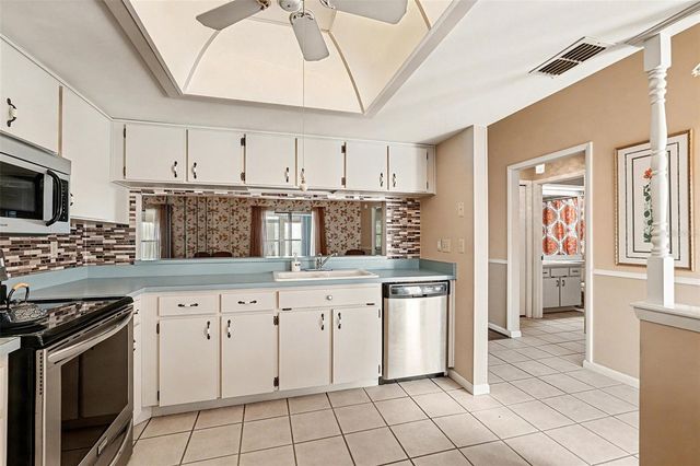 38345 COTTONWOOD PLACE 38345, Zephyrhills, FL 33542