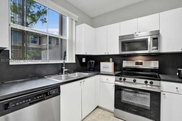 220 Riverwalk Cir, Sunrise, FL 33326