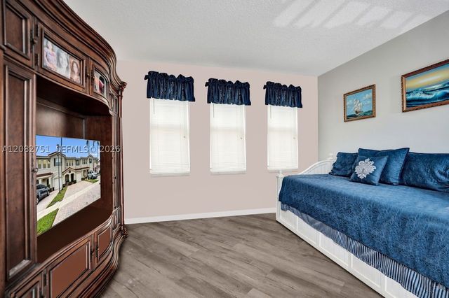 220 Riverwalk Cir, Sunrise, FL 33326