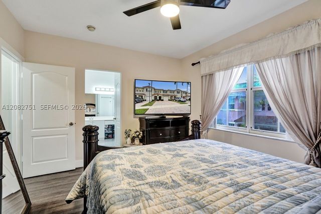 220 Riverwalk Cir, Sunrise, FL 33326