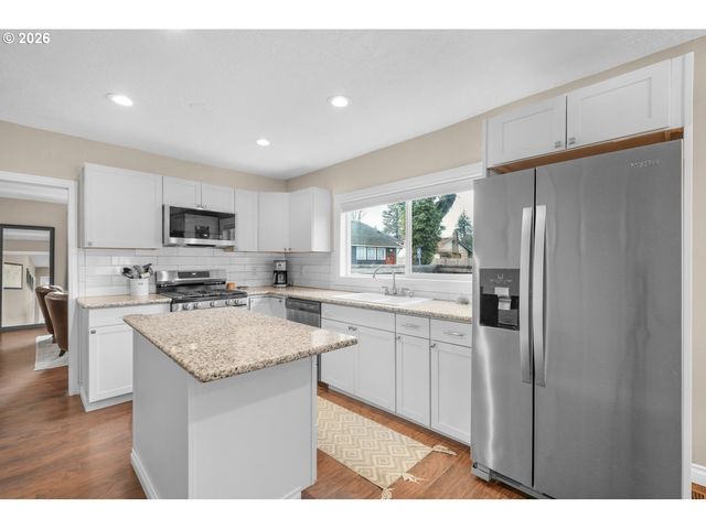 1411 DIVISION St, Oregon City, OR 97045