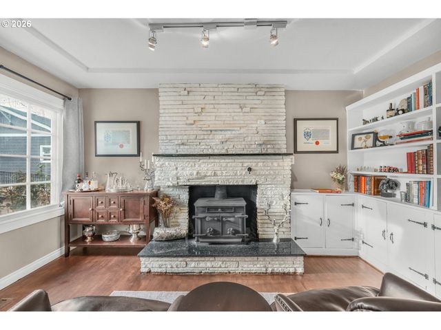 1411 DIVISION St, Oregon City, OR 97045