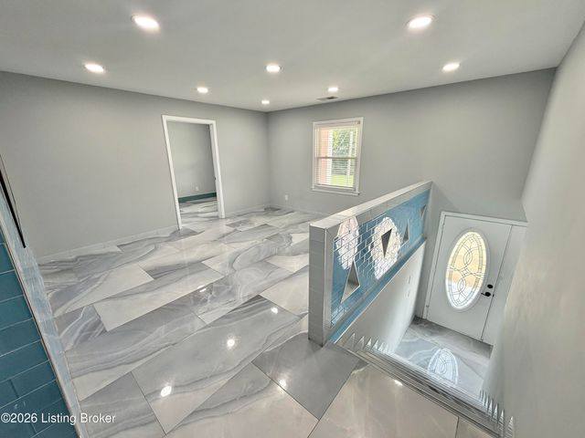 6709 Cooper Chapel Rd, Louisville, KY 40229