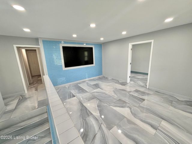 6709 Cooper Chapel Rd, Louisville, KY 40229