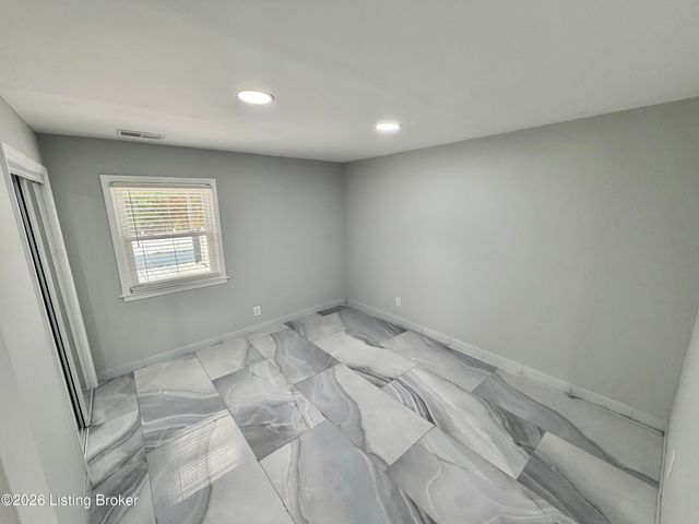 6709 Cooper Chapel Rd, Louisville, KY 40229