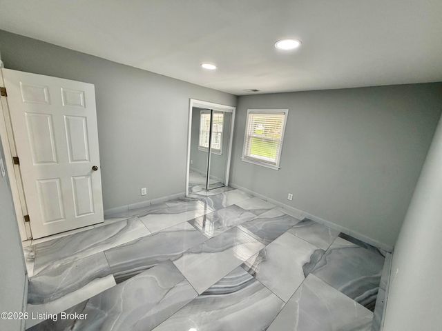 6709 Cooper Chapel Rd, Louisville, KY 40229