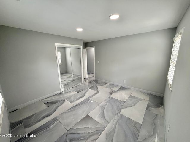 6709 Cooper Chapel Rd, Louisville, KY 40229