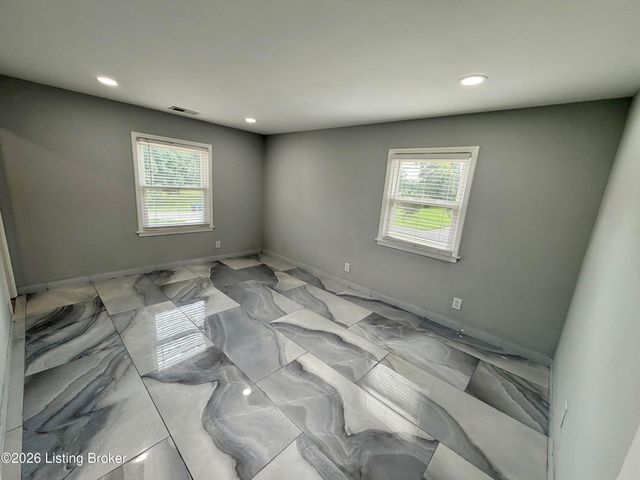 6709 Cooper Chapel Rd, Louisville, KY 40229