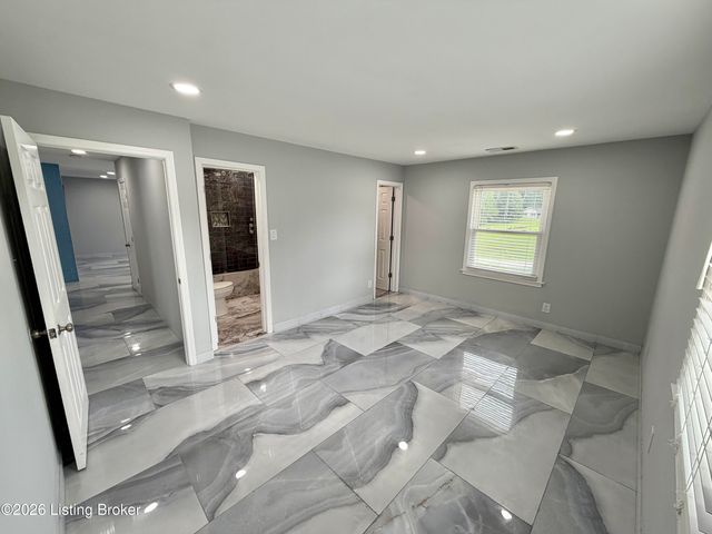 6709 Cooper Chapel Rd, Louisville, KY 40229