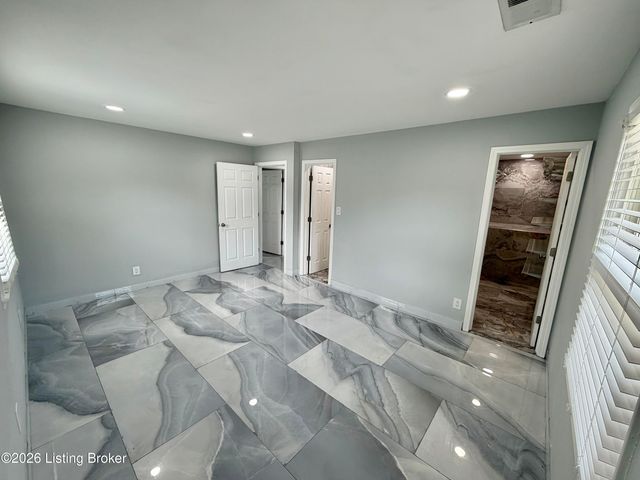 6709 Cooper Chapel Rd, Louisville, KY 40229