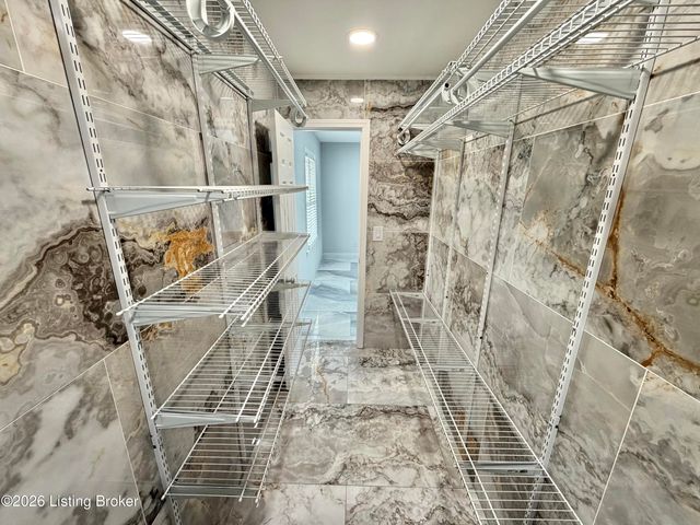 6709 Cooper Chapel Rd, Louisville, KY 40229