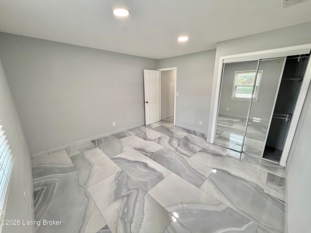 6709 Cooper Chapel Rd, Louisville, KY 40229