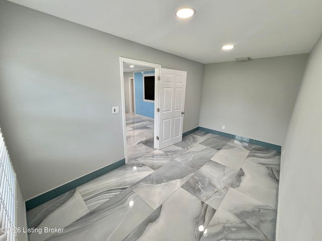 6709 Cooper Chapel Rd, Louisville, KY 40229