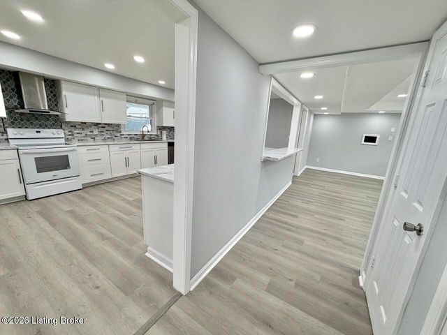 6709 Cooper Chapel Rd, Louisville, KY 40229