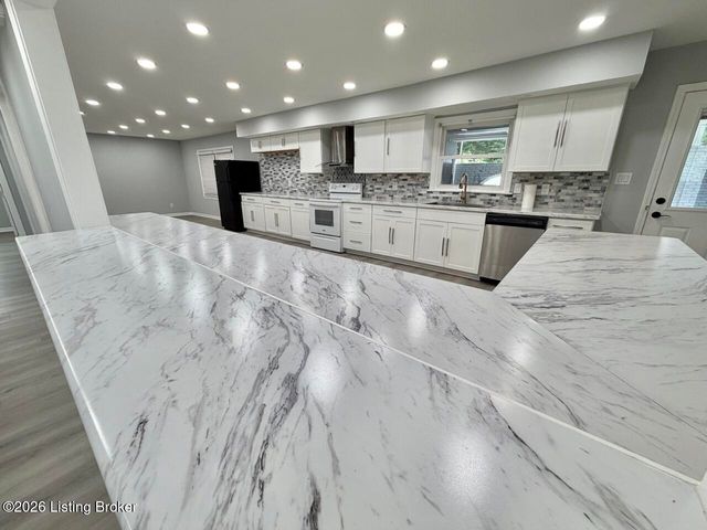 6709 Cooper Chapel Rd, Louisville, KY 40229