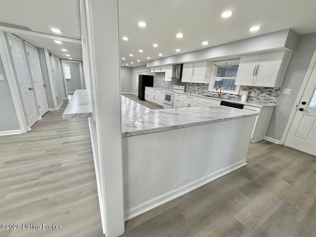 6709 Cooper Chapel Rd, Louisville, KY 40229