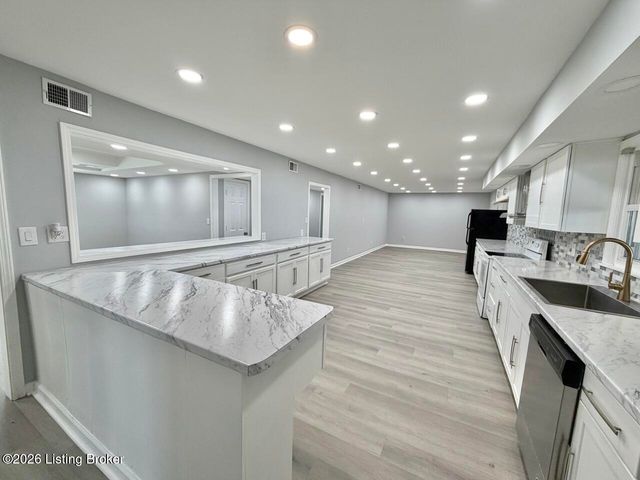 6709 Cooper Chapel Rd, Louisville, KY 40229