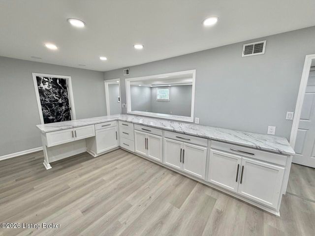 6709 Cooper Chapel Rd, Louisville, KY 40229