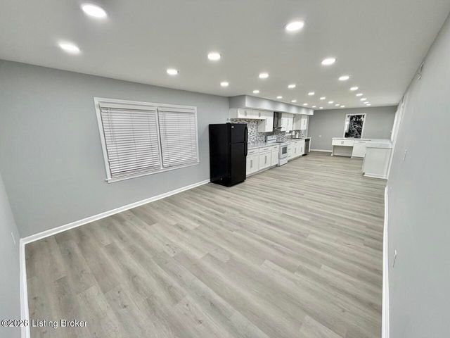 6709 Cooper Chapel Rd, Louisville, KY 40229