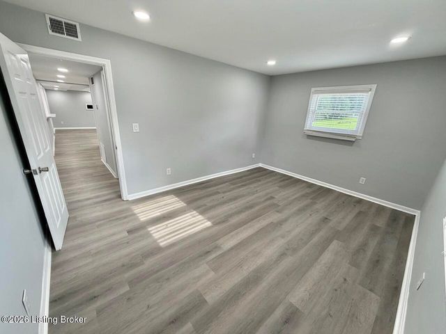 6709 Cooper Chapel Rd, Louisville, KY 40229