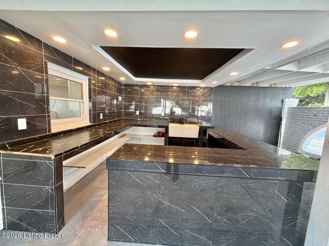 6709 Cooper Chapel Rd, Louisville, KY 40229