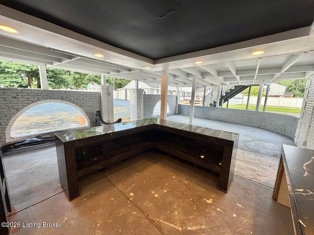 6709 Cooper Chapel Rd, Louisville, KY 40229