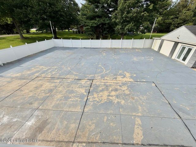 6709 Cooper Chapel Rd, Louisville, KY 40229