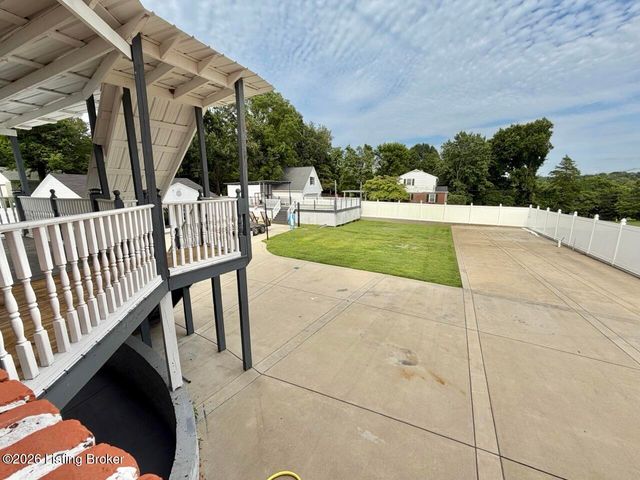 6709 Cooper Chapel Rd, Louisville, KY 40229