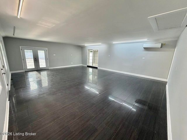 6709 Cooper Chapel Rd, Louisville, KY 40229
