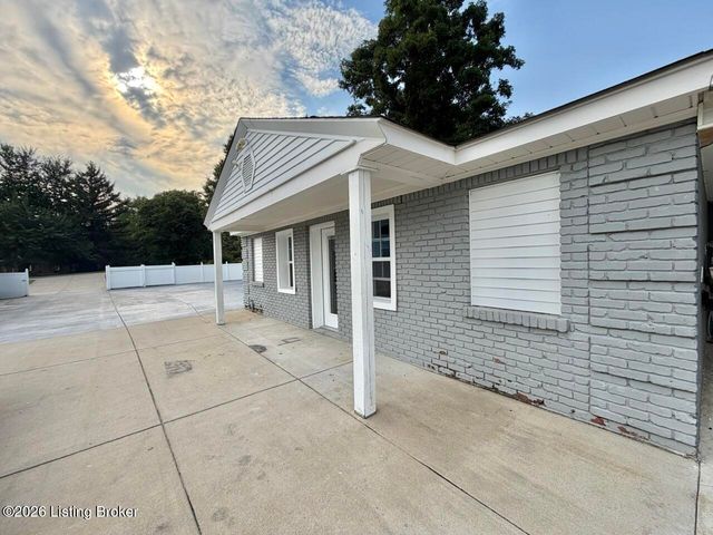 6709 Cooper Chapel Rd, Louisville, KY 40229