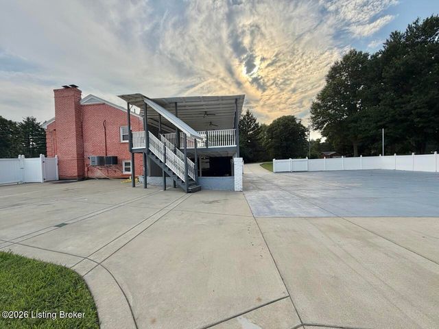 6709 Cooper Chapel Rd, Louisville, KY 40229