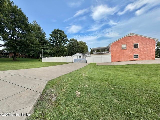 6709 Cooper Chapel Rd, Louisville, KY 40229
