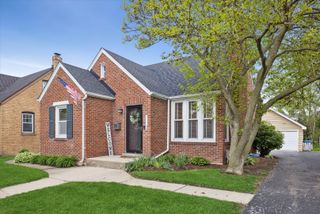 923 S Fairfield Avenue, Elmhurst, IL 60126