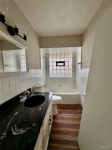 6100 Garesche Avenue, St Louis, MO 63136