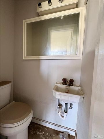 6100 Garesche Avenue, St Louis, MO 63136