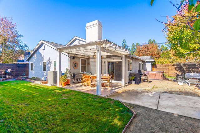 1830 Pebblewood Dr, Sacramento, CA 95833