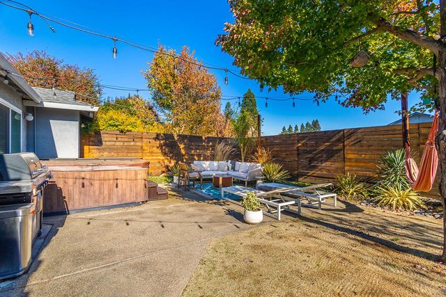 1830 Pebblewood Dr, Sacramento, CA 95833