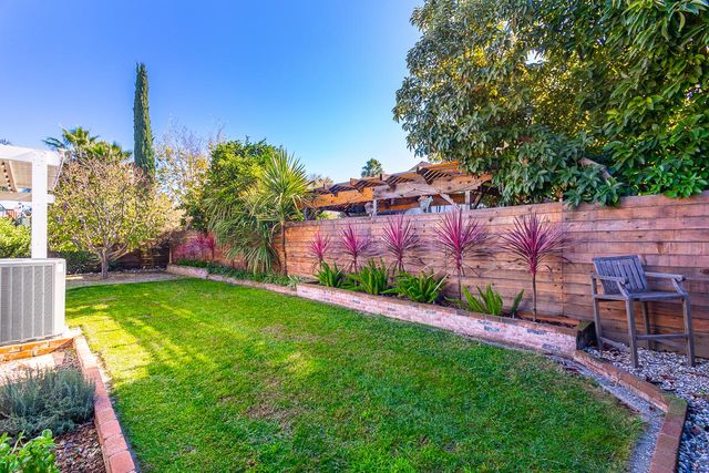 1830 Pebblewood Dr, Sacramento, CA 95833