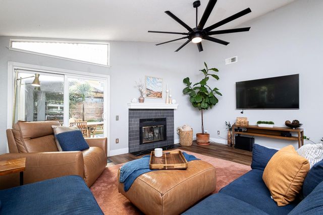 1830 Pebblewood Dr, Sacramento, CA 95833