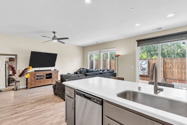 2809 Hawaiian Petrel Ave, Modesto, CA 95355