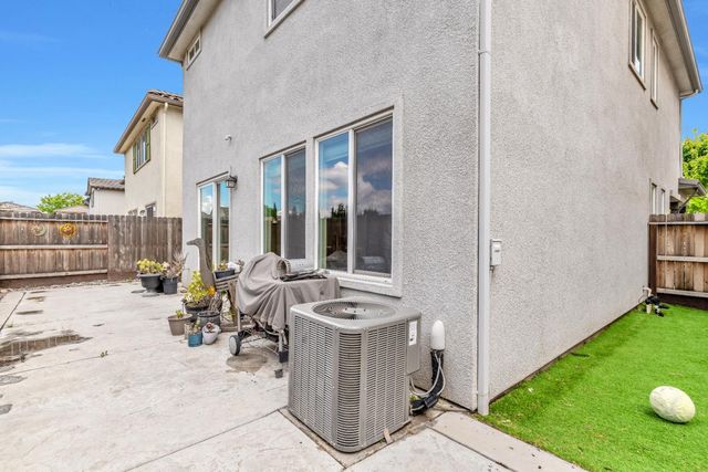 2809 Hawaiian Petrel Ave, Modesto, CA 95355