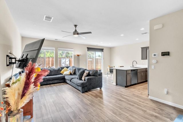 2809 Hawaiian Petrel Ave, Modesto, CA 95355