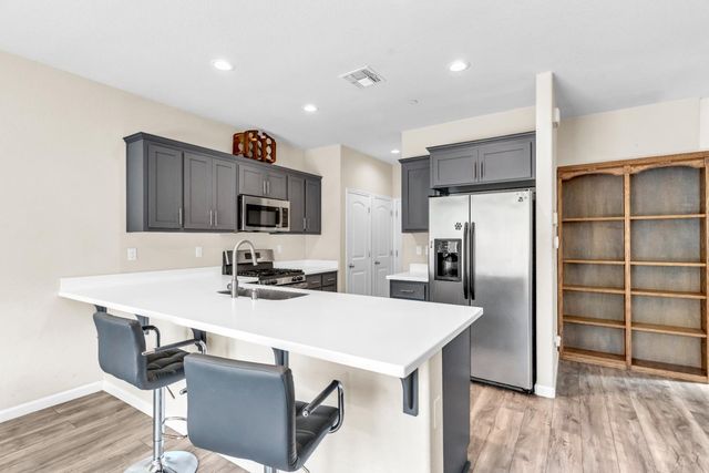 2809 Hawaiian Petrel Ave, Modesto, CA 95355