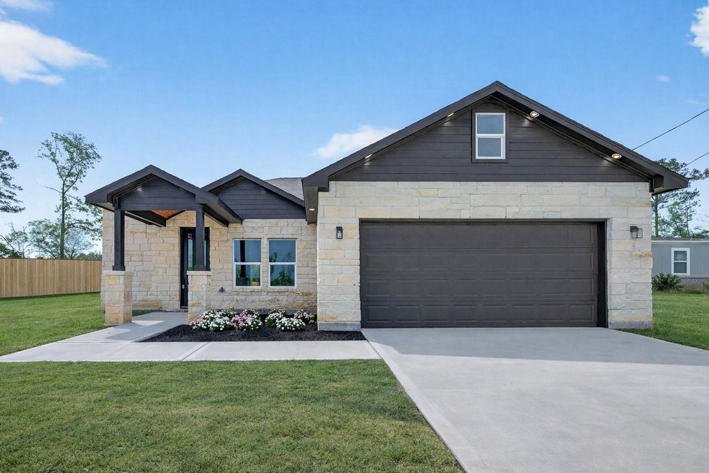 1042 Gazing Pine Street, Huffman, TX 77336