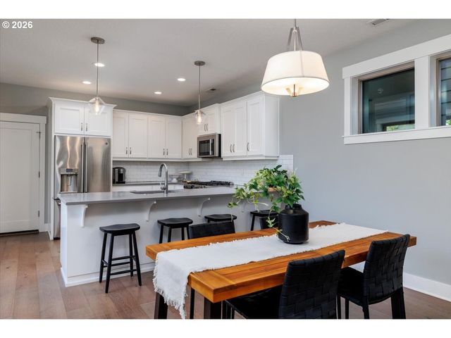 9043 Sw WEST HAVEN Dr, Portland, OR 97225